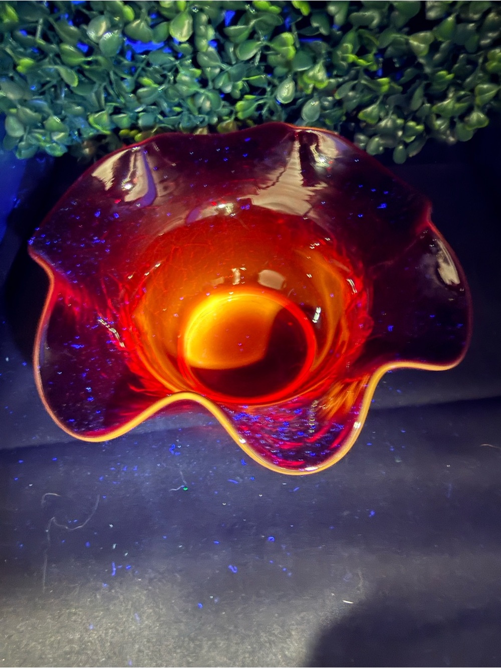 *GLOWS* Vintage Blenko Ruby Red Crackle Glass Ruffled Bowl – MCM – UV Cadmium